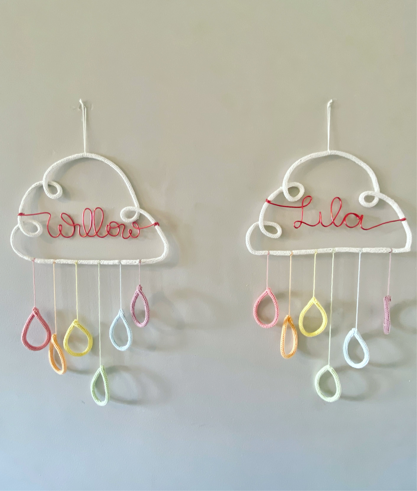Personalised Knitted Wire Cloud Wall Hanging with Custom Name and Raindrops – Nursery Decor
