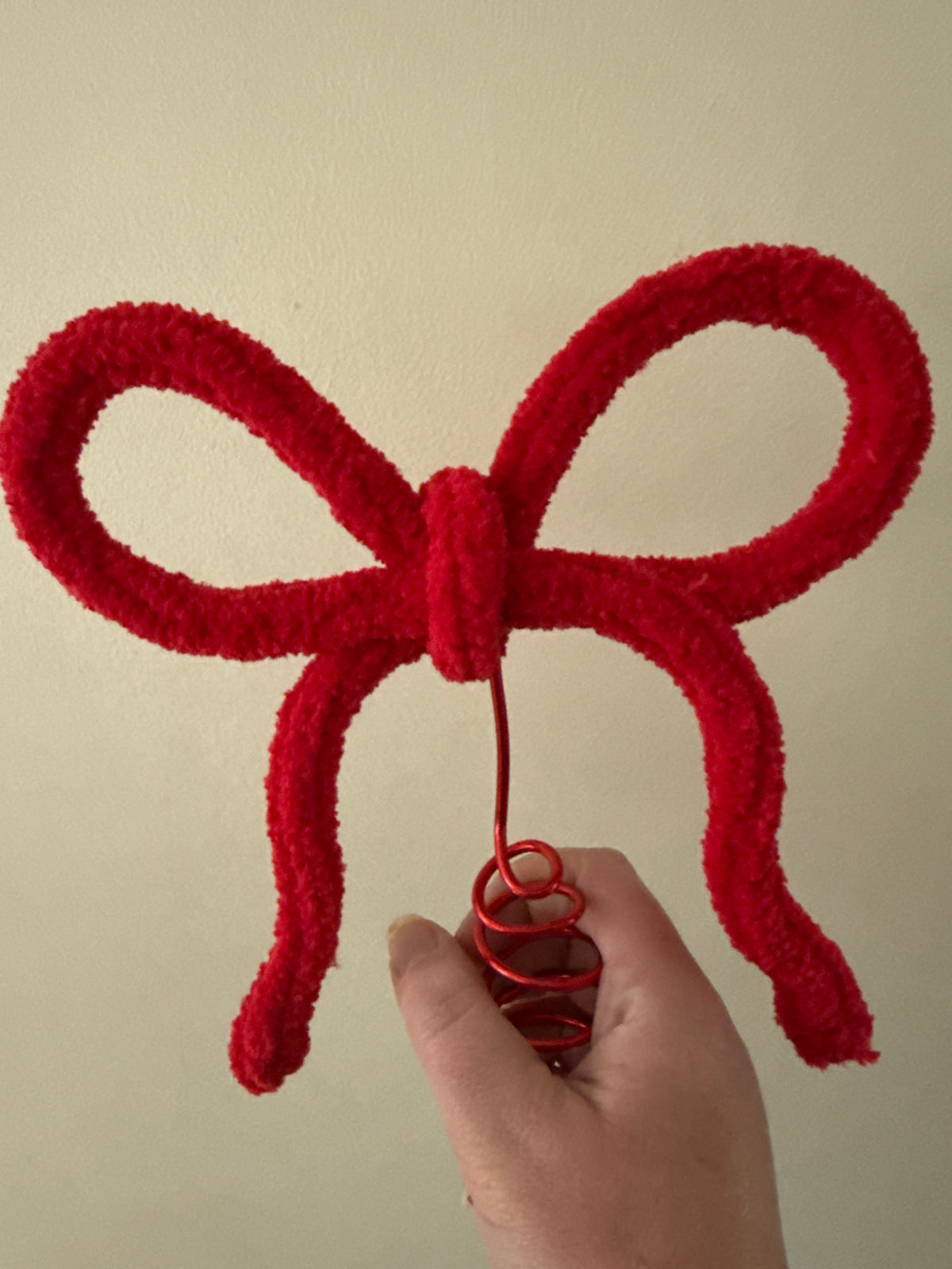 Knitted Wire Bow Tree Topper – Handmade Velvet Chenille Christmas Bow (Plush size)